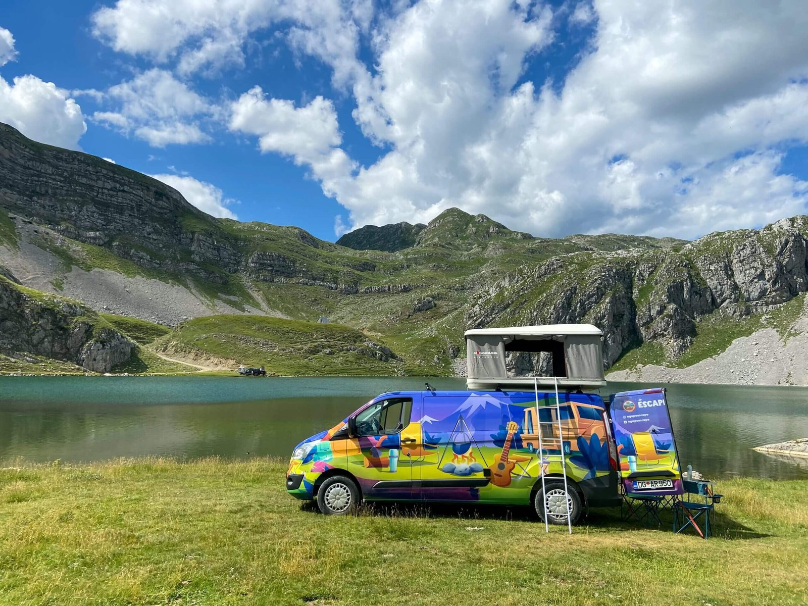 Van Travel mountains sea