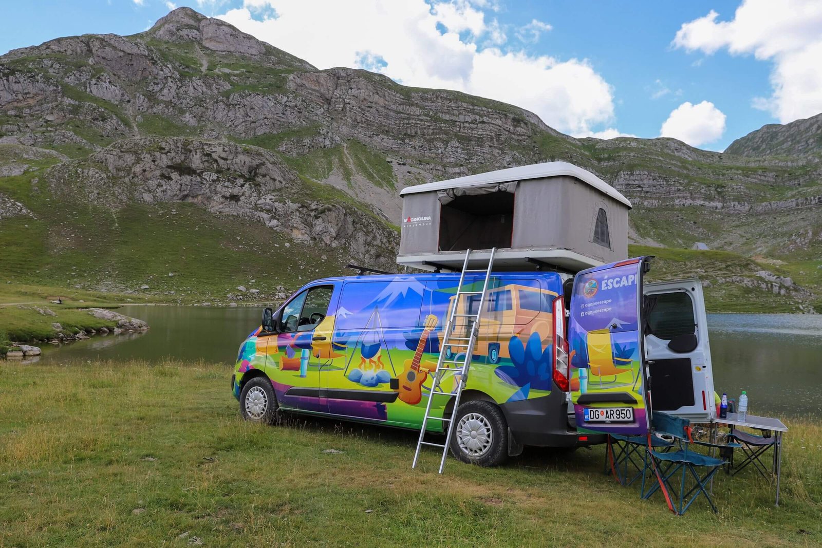 Van Travel mountains sea